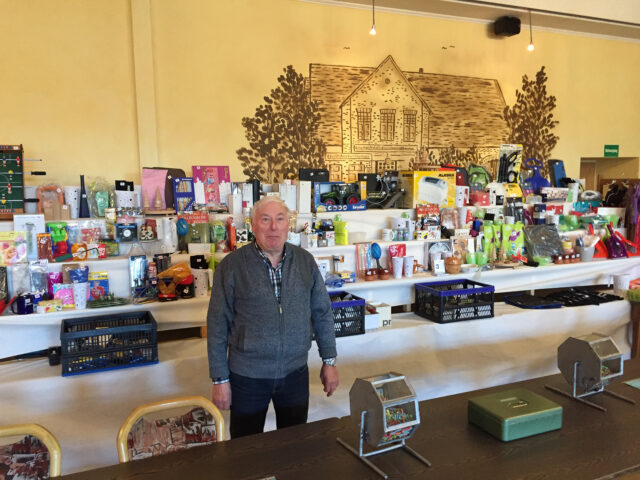 W2-Ahaus-Lokalschau2017-30 Helmut Epping vor "seiner" Tombola!