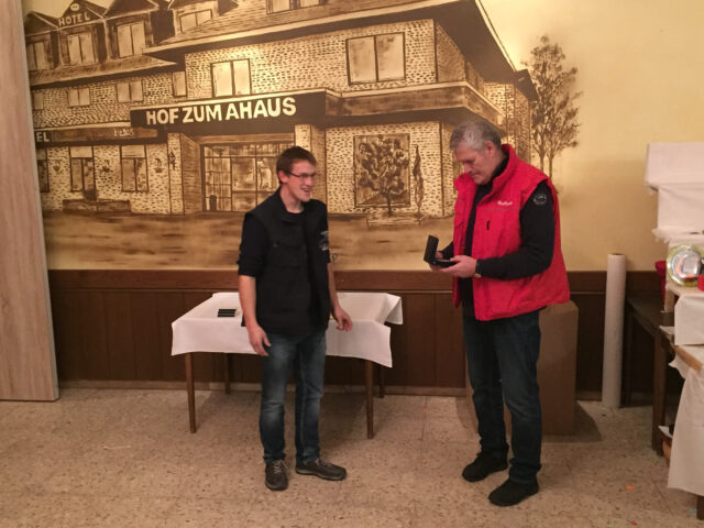 W2-Ahaus-Lokalschau2017-51 Andreas Bertelmann erhält eine Landesverbands-Ehrenmedaille